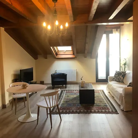 La Plaza De Llanes, Plaza Parres Sobrino, 6