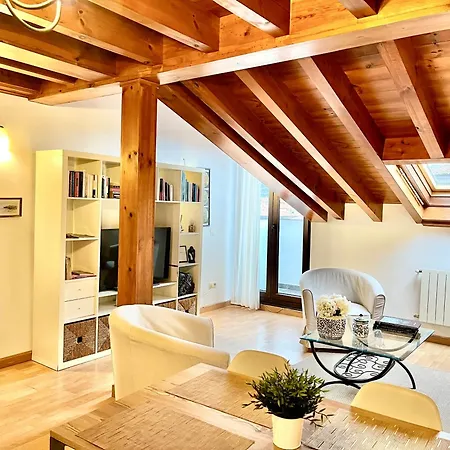 La Plaza De Llanes, Plaza Parres Sobrino, 6 *