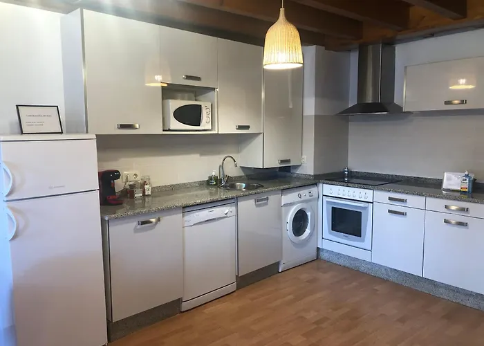 La Plaza De Llanes, Plaza Parres Sobrino, 6 *