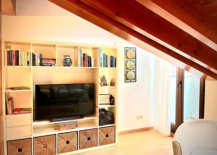 La Plaza De Llanes, Plaza Parres Sobrino, 6 * Llanes