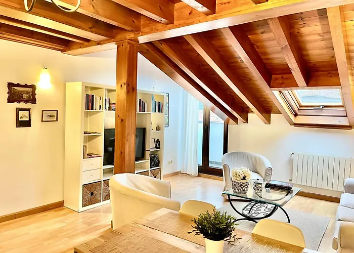 La Plaza De Llanes, Plaza Parres Sobrino, 6 *